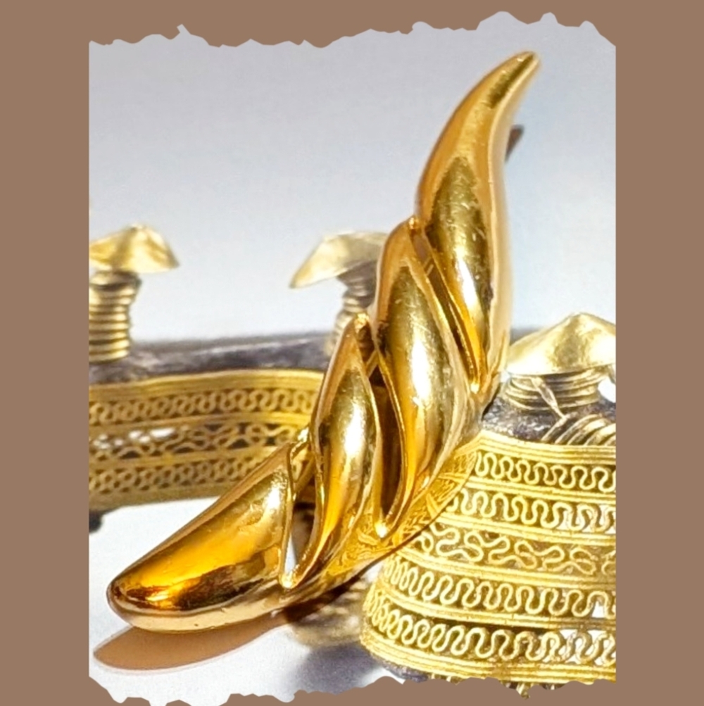 Christian Dior Vintage Gold Plated Large Swish Motif Brooch
